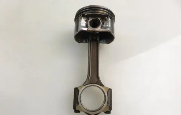 Nissan Qashqai Piston with connecting rod 