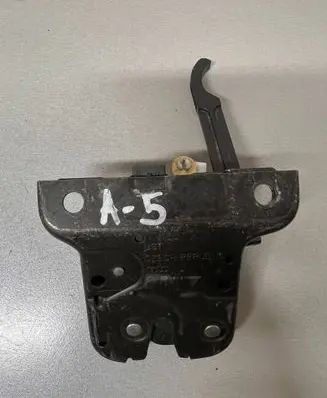 Audi A3 S3 A3 Sportback 8P Tailgate/trunk/boot lock/catch/latch 8P3827469A