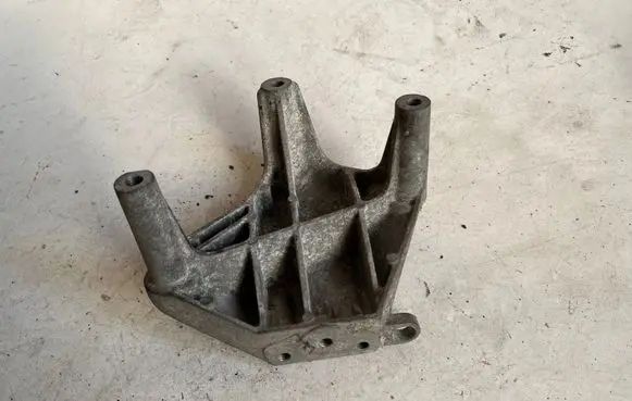 Opel Astra H Engine mounting bracket 90539247