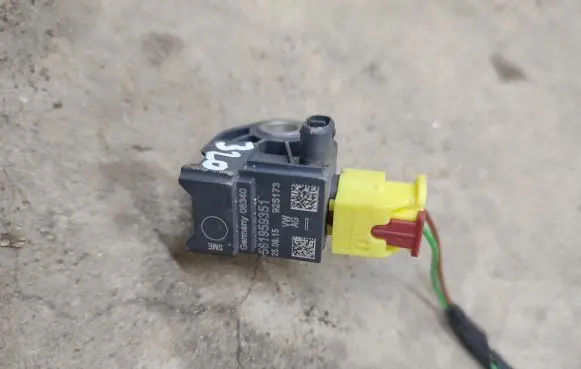 Volkswagen PASSAT B7 USA Airbag deployment crash/impact sensor