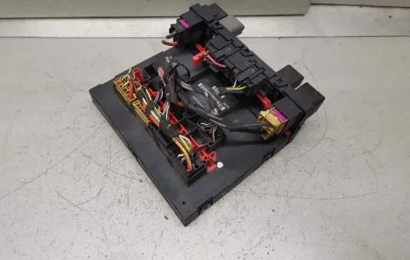 Volkswagen PASSAT B6 Fuse module 3C0937049AD