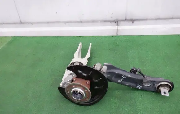 Mercedes-Benz B W246 W242 Rear wheel hub spindle/knuckle A2464230220