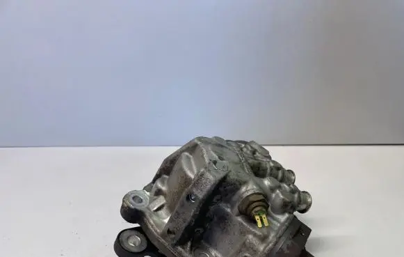 Volvo XC60 Fuel injection high pressure pump 31272896 0445010618