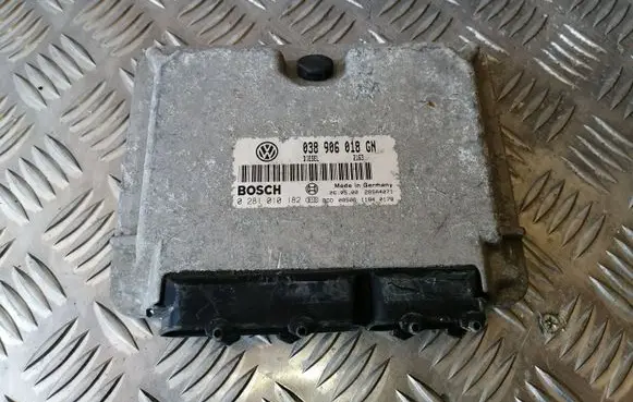 Skoda Octavia Mk1 (1U) Engine control unit/module 038906018GN 0281010182
