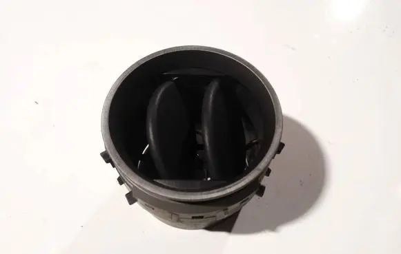 Toyota RAV 4 (XA30) Dash center air vent grill