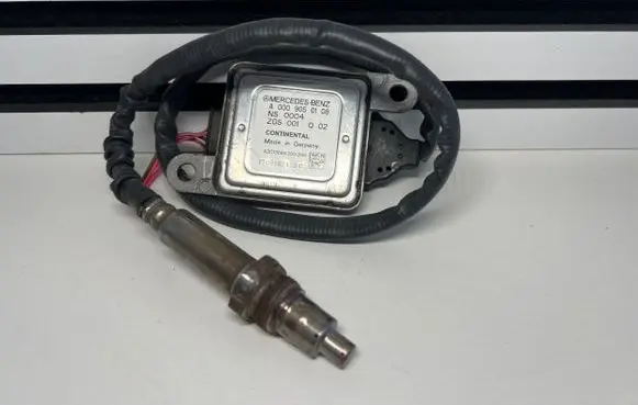 Mercedes-Benz C W205 Lambda probe sensor A0009050108