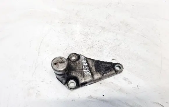 Engine mounting bracket