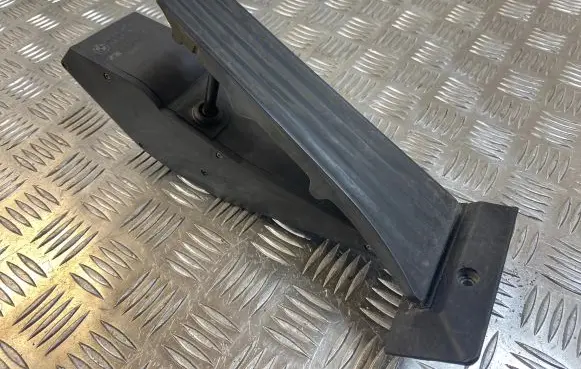 BMW 5 E60 E61 Accelerator throttle pedal 6766930 25916010 300404