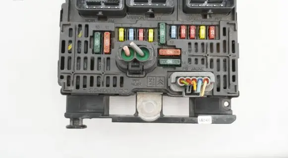 Peugeot 407 Fuse module 9656086180