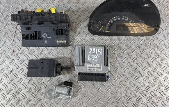 Mercedes-Benz Vito Viano W639 Engine ECU kit and lock set A6461500278 0281012825