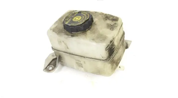 Lexus RX 330 - 350 - 400H Brake fluid reservoir 13231140500