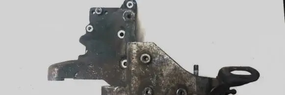 Opel Zafira B Engine mounting bracket 55196092