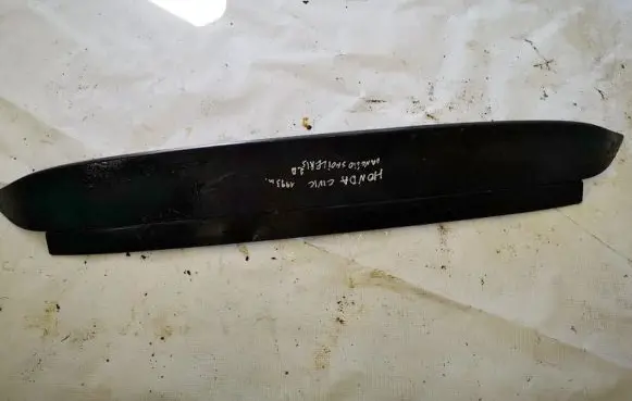 Tailgate/trunk spoiler