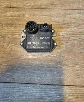 BMW 3 E30 Ignition amplifier control unit 1705607 5WK6116
