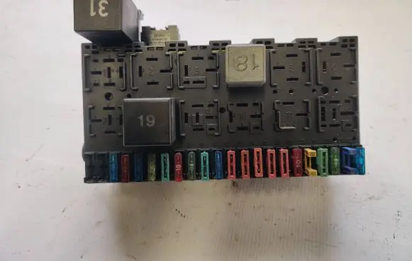 Volkswagen Multivan T4 Fuse box set 357937039