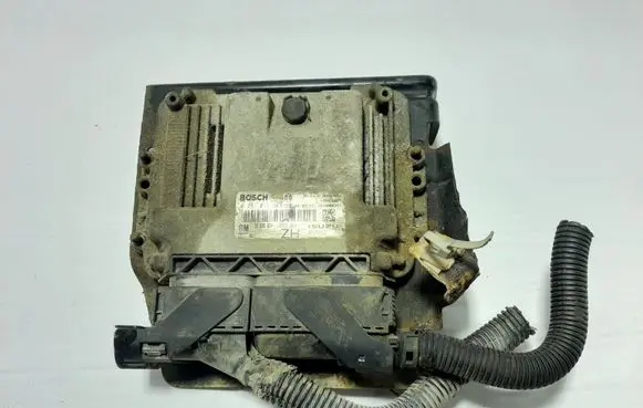 Opel Astra H Engine control unit/module 55556829