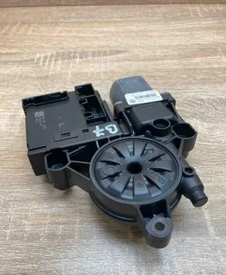 Volkswagen PASSAT B7 Front door window regulator motor 3C0959792C 3AA959702A