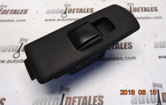 Mitsubishi Colt Electric window control switch MR587944