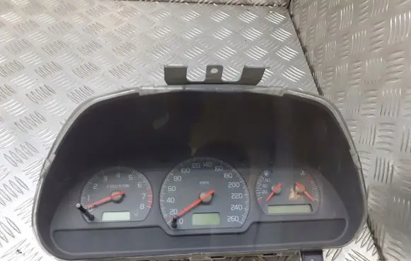 Volvo S40, V40 Speedometer (instrument cluster) 30857494