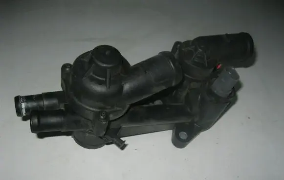 Volkswagen PASSAT CC Thermostat/thermostat housing 03C121026AN