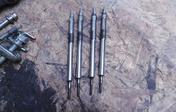 Renault Laguna III Glow plug 8200561251
