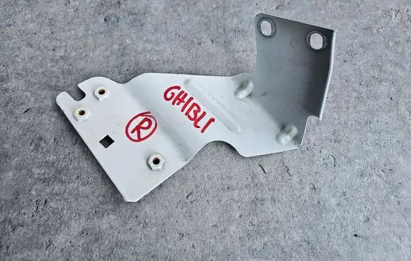 Maserati Ghibli Fender mounting bracket