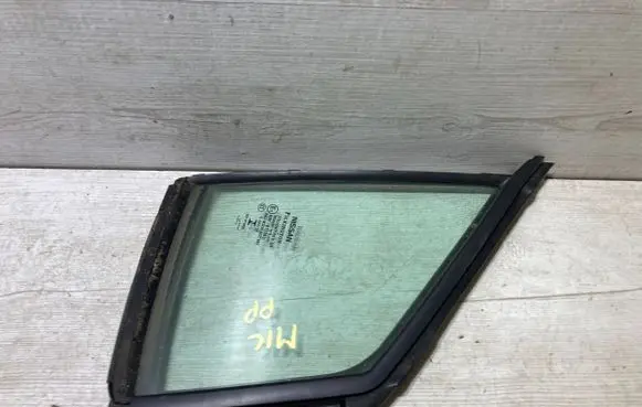 Nissan Micra K14 Front door vent window glass four-door 802c25fa0a