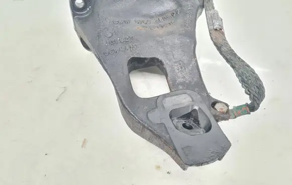 BMW 7 E65 E66 Engine mounting bracket 6769260