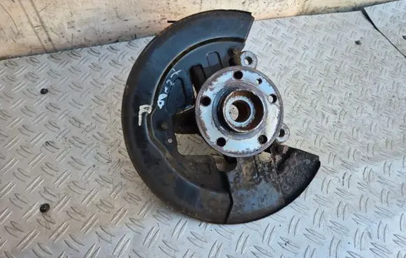 Front wheel hub