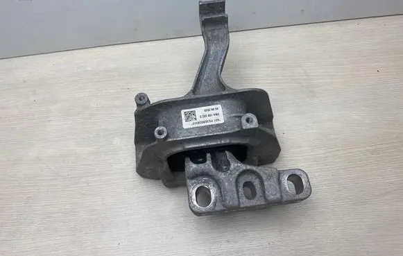 Volkswagen Golf VIII Engine mount bracket 5WA199262D