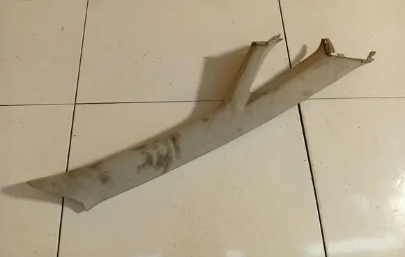 Toyota Avensis Verso (C) pillar trim 6221044040 62210-44040