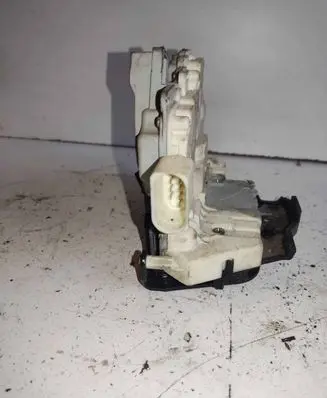 Audi A4 S4 B7 8E 8H Front door lock 8E1837015AA 24005158