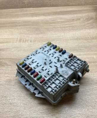 Alfa Romeo 147 Fuse module 46558760