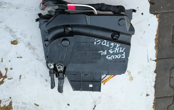Ford Focus Fuse module AV6T14A067BC