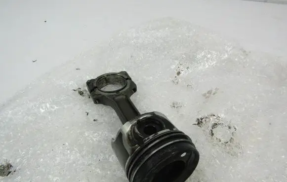 Nissan Micra Piston 