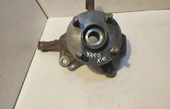 Toyota Yaris Front wheel hub spindle knuckle