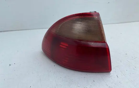 Toyota Avensis T220 Rear/tail lights