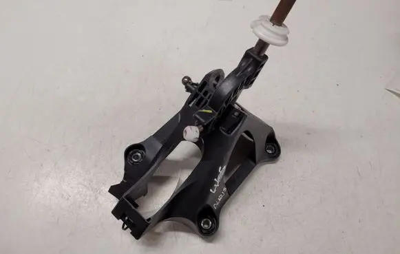Toyota Auris 150 Gear shifter/selector 112102102