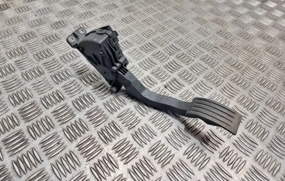 Ford C-MAX I Accelerator throttle pedal 3M519F836CG 6PV00884185 6PV00864165