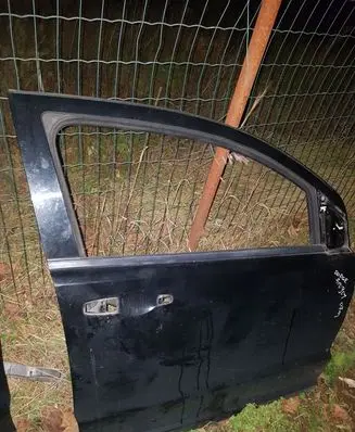 Dodge Caliber Front door