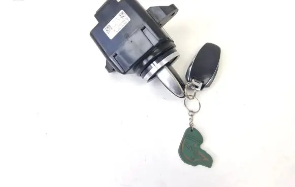 Volkswagen Touareg II Ignition lock 7P6905843B