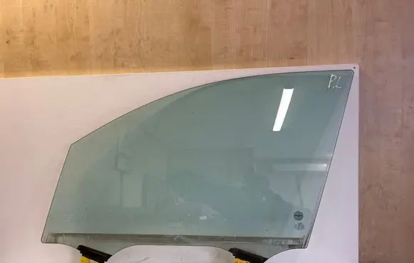 Audi Q7 4M Front door window glass four-door 4M0845021