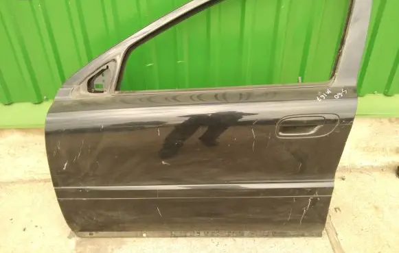 Volvo S60 Front door