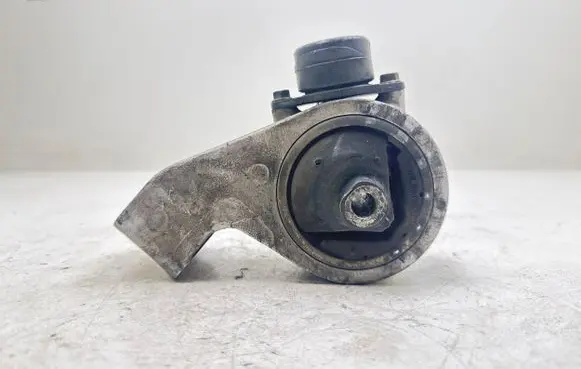 Mitsubishi Carisma Engine mount bracket 4618076
