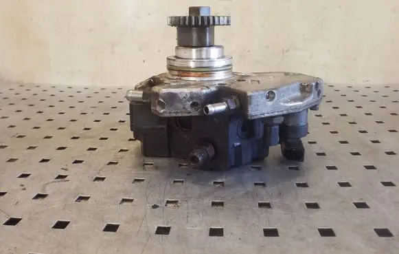 Mercedes-Benz ML W164 Fuel injection high pressure pump A6420103102 0445010145 A6420700501
