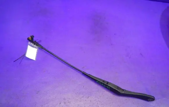 Opel Astra H Front wiper blade arm 13111220LH