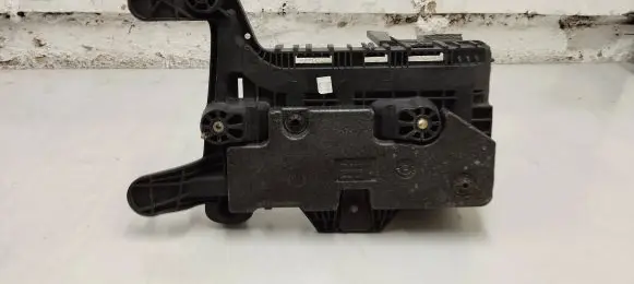 Volkswagen Tiguan Battery tray 1k0915333 1k0915333h