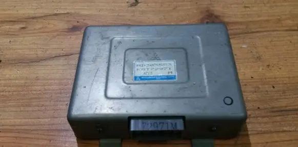 Mitsubishi Space Wagon Other control units/modules md303553 k8t72971