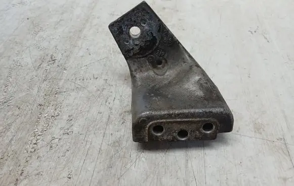 Mitsubishi Outlander Engine mounting bracket