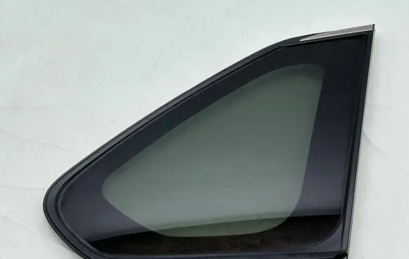 Toyota RAV 4 (XA50) Rear side window